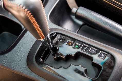 When to Use L Gear in Automatic Car: Exploring the Uncharted Territories of Gear Shifting